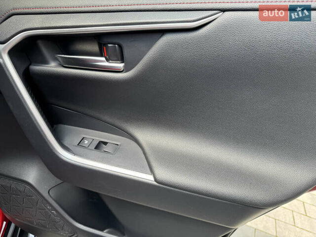 Красный Тойота RAV4 PHEV, объемом двигателя 2.49 л и пробегом 81 тыс. км за 42000 $, фото 18 на Automoto.ua