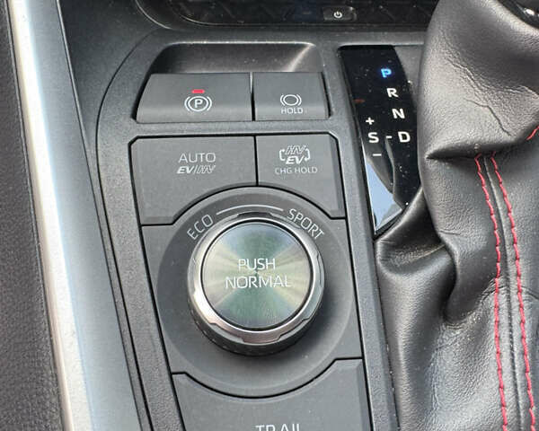 Красный Тойота RAV4 PHEV, объемом двигателя 2.49 л и пробегом 81 тыс. км за 42000 $, фото 31 на Automoto.ua