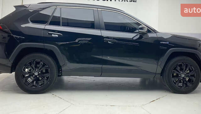 Тойота RAV4 PHEV, объемом двигателя 2.49 л и пробегом 3 тыс. км за 42999 $, фото 1 на Automoto.ua