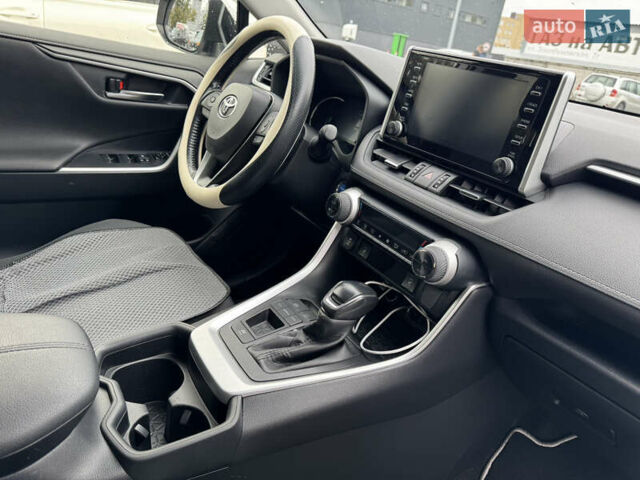 Сірий Тойота RAV4 PHEV, об'ємом двигуна 2.49 л та пробігом 137 тис. км за 29900 $, фото 9 на Automoto.ua