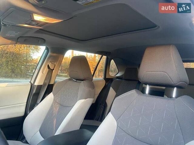 Серый Тойота RAV4 PHEV, объемом двигателя 2.49 л и пробегом 60 тыс. км за 27500 $, фото 11 на Automoto.ua