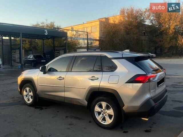 Серый Тойота RAV4 PHEV, объемом двигателя 2.49 л и пробегом 60 тыс. км за 27500 $, фото 2 на Automoto.ua