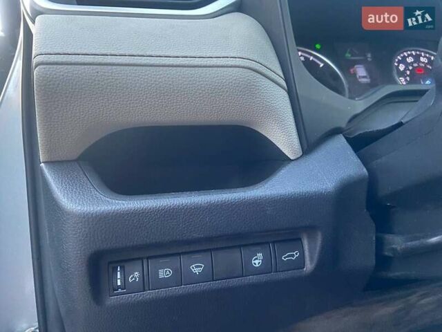 Серый Тойота RAV4 PHEV, объемом двигателя 2.49 л и пробегом 60 тыс. км за 27500 $, фото 8 на Automoto.ua