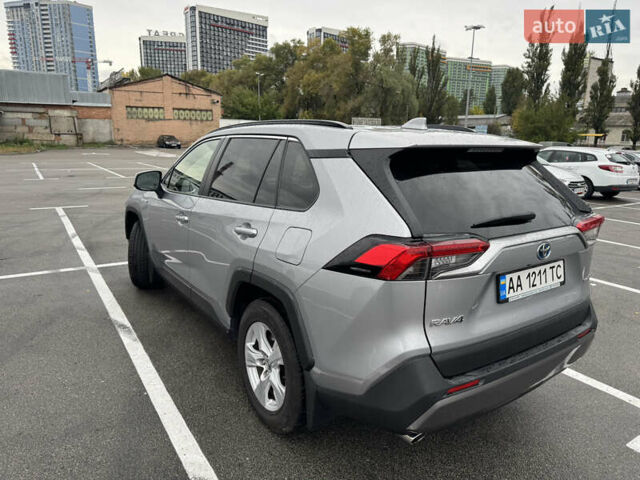 Сірий Тойота RAV4 PHEV, об'ємом двигуна 2.49 л та пробігом 137 тис. км за 29900 $, фото 4 на Automoto.ua