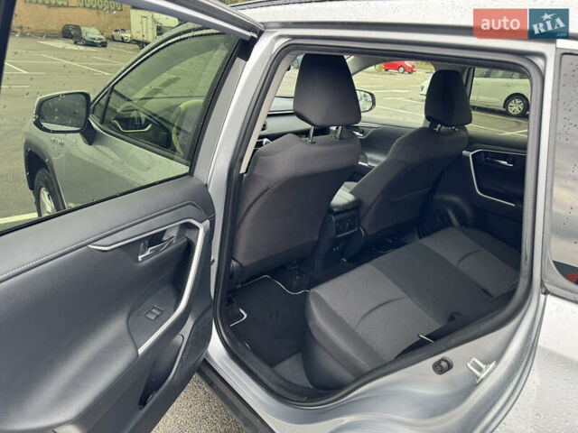 Сірий Тойота RAV4 PHEV, об'ємом двигуна 2.49 л та пробігом 137 тис. км за 29900 $, фото 11 на Automoto.ua
