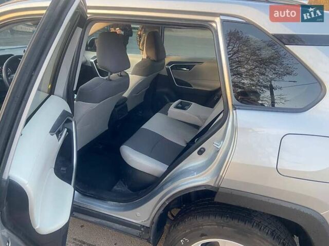Серый Тойота RAV4 PHEV, объемом двигателя 2.49 л и пробегом 60 тыс. км за 27500 $, фото 10 на Automoto.ua
