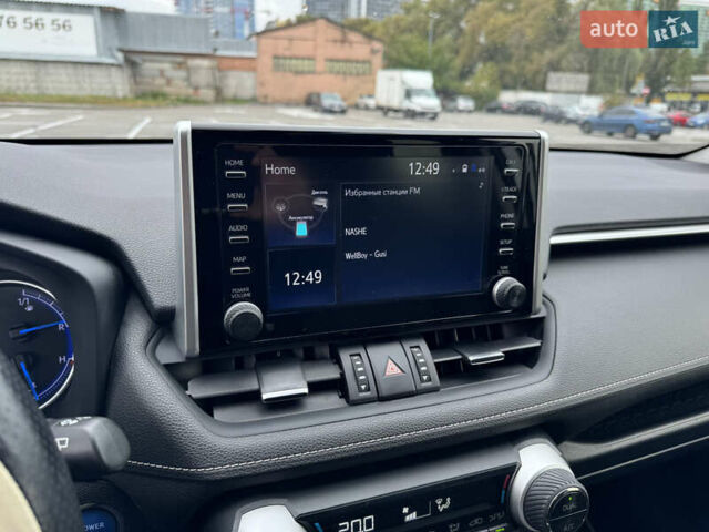 Сірий Тойота RAV4 PHEV, об'ємом двигуна 2.49 л та пробігом 137 тис. км за 29900 $, фото 6 на Automoto.ua