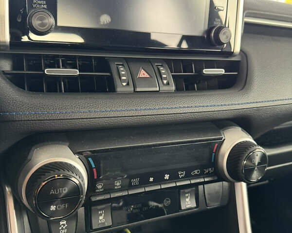 Серый Тойота RAV4 PHEV, объемом двигателя 2.49 л и пробегом 183 тыс. км за 31500 $, фото 7 на Automoto.ua