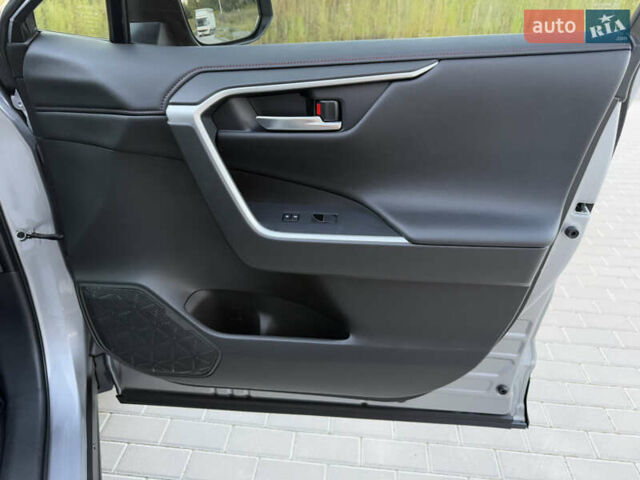 Сірий Тойота RAV4 PHEV, об'ємом двигуна 2.49 л та пробігом 87 тис. км за 36000 $, фото 38 на Automoto.ua