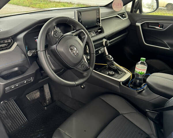 Серый Тойота RAV4 PHEV, объемом двигателя 2.49 л и пробегом 183 тыс. км за 31500 $, фото 9 на Automoto.ua