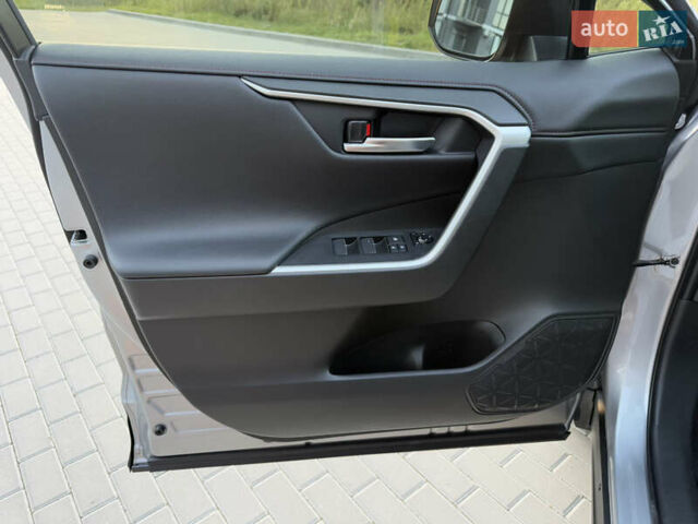 Сірий Тойота RAV4 PHEV, об'ємом двигуна 2.49 л та пробігом 87 тис. км за 36000 $, фото 33 на Automoto.ua