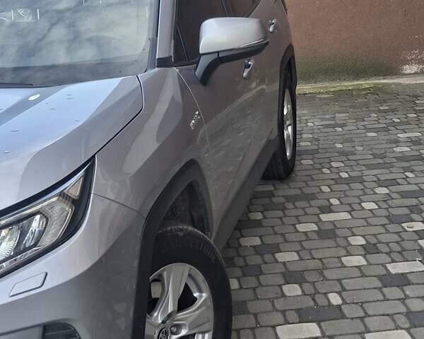 Серый Тойота RAV4 PHEV, объемом двигателя 2.5 л и пробегом 60 тыс. км за 37000 $, фото 5 на Automoto.ua