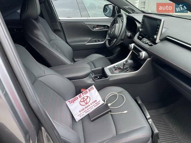 Серый Тойота RAV4 PHEV, объемом двигателя 2.5 л и пробегом 31 тыс. км за 49000 $, фото 14 на Automoto.ua