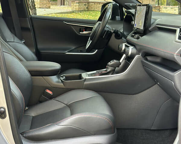 Сірий Тойота RAV4 PHEV, об'ємом двигуна 2.5 л та пробігом 63 тис. км за 49500 $, фото 47 на Automoto.ua