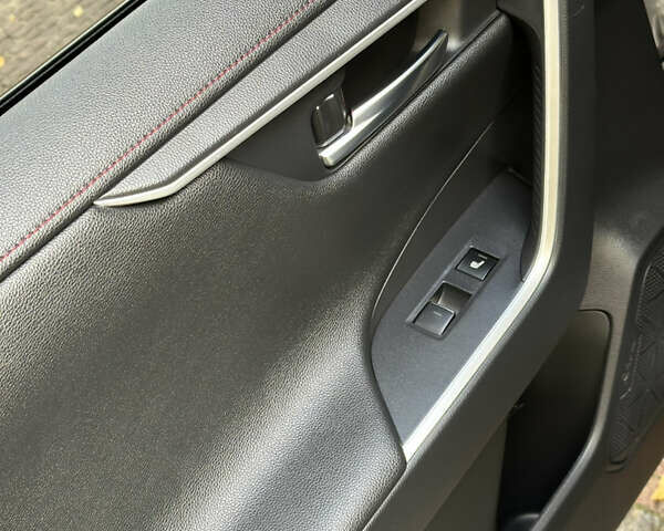 Сірий Тойота RAV4 PHEV, об'ємом двигуна 2.5 л та пробігом 63 тис. км за 49500 $, фото 40 на Automoto.ua