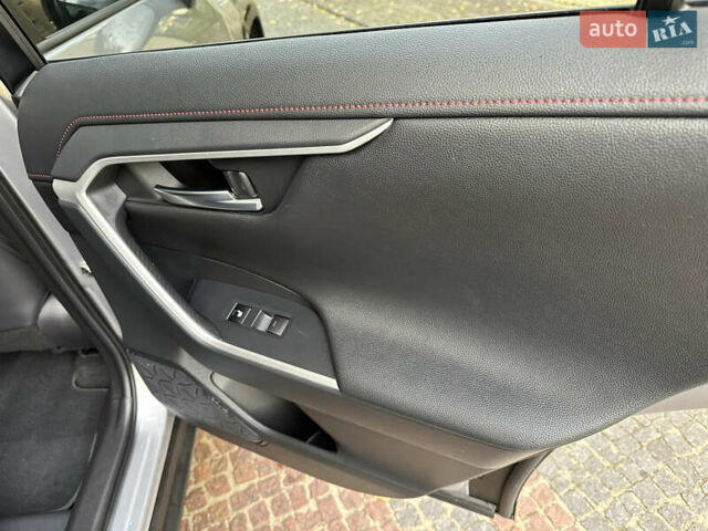 Сірий Тойота RAV4 PHEV, об'ємом двигуна 2.5 л та пробігом 63 тис. км за 49500 $, фото 43 на Automoto.ua