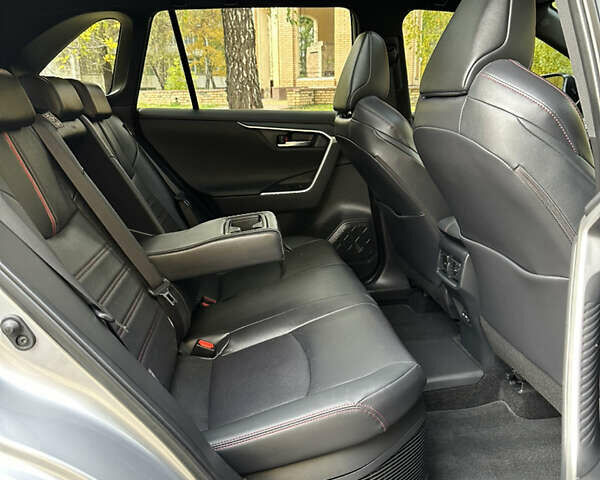 Сірий Тойота RAV4 PHEV, об'ємом двигуна 2.5 л та пробігом 63 тис. км за 49500 $, фото 44 на Automoto.ua