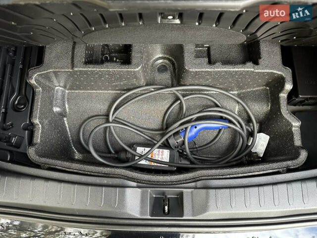 Сірий Тойота RAV4 PHEV, об'ємом двигуна 2.5 л та пробігом 63 тис. км за 49500 $, фото 63 на Automoto.ua