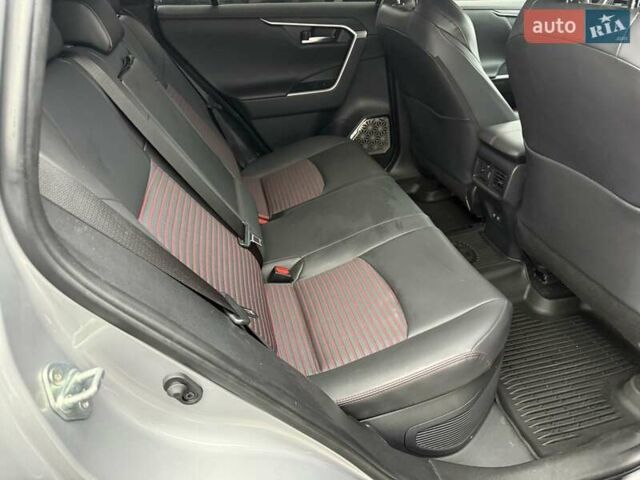 Серый Тойота RAV4 PHEV, объемом двигателя 2.5 л и пробегом 25 тыс. км за 48800 $, фото 37 на Automoto.ua