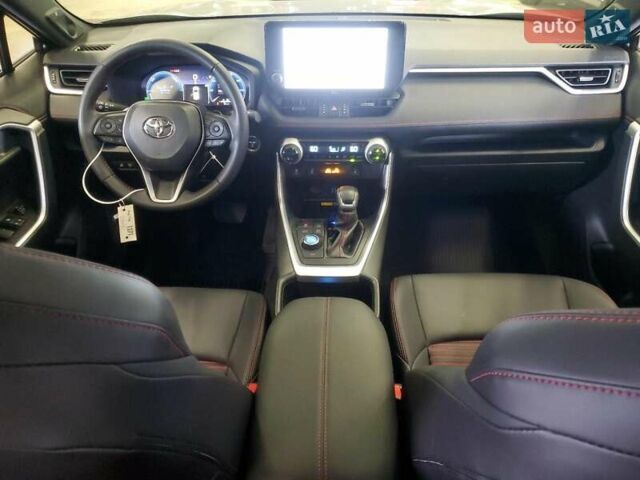Серый Тойота RAV4 PHEV, объемом двигателя 2.49 л и пробегом 13 тыс. км за 35000 $, фото 7 на Automoto.ua