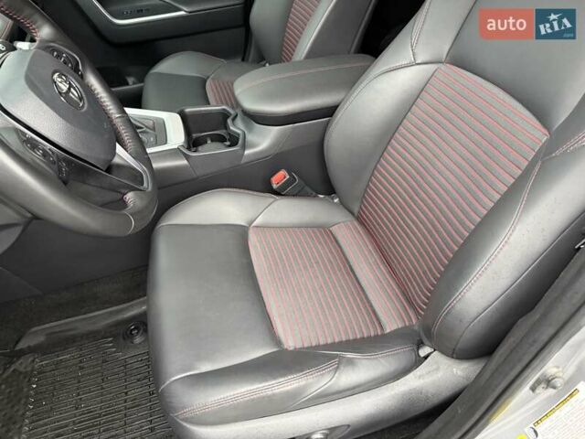 Серый Тойота RAV4 PHEV, объемом двигателя 2.5 л и пробегом 25 тыс. км за 48800 $, фото 43 на Automoto.ua