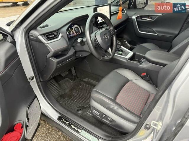 Серый Тойота RAV4 PHEV, объемом двигателя 2.5 л и пробегом 25 тыс. км за 48800 $, фото 42 на Automoto.ua