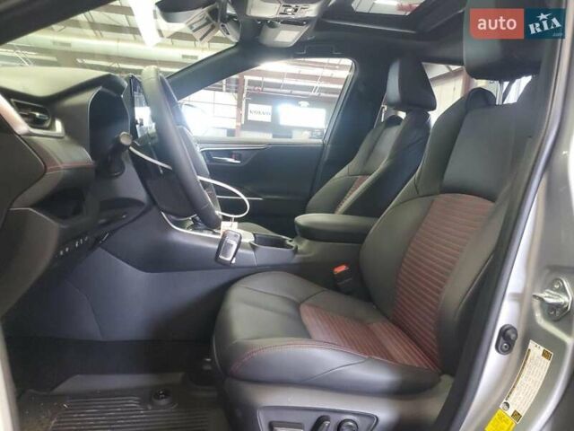 Серый Тойота RAV4 PHEV, объемом двигателя 2.49 л и пробегом 13 тыс. км за 35000 $, фото 6 на Automoto.ua