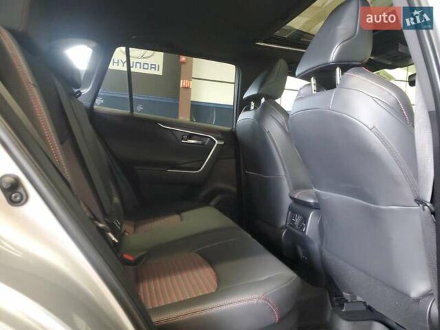 Серый Тойота RAV4 PHEV, объемом двигателя 2.49 л и пробегом 13 тыс. км за 35000 $, фото 10 на Automoto.ua