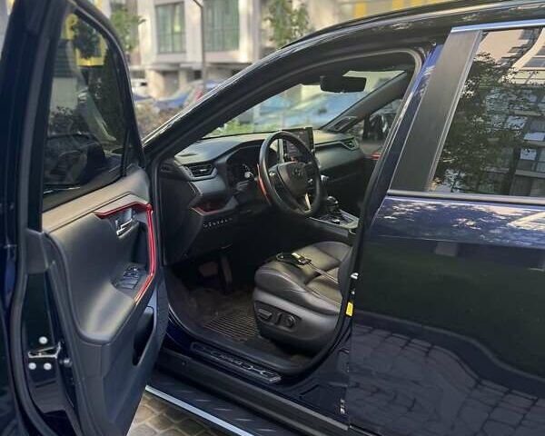 Синий Тойота RAV4 PHEV, объемом двигателя 2.49 л и пробегом 86 тыс. км за 45000 $, фото 7 на Automoto.ua