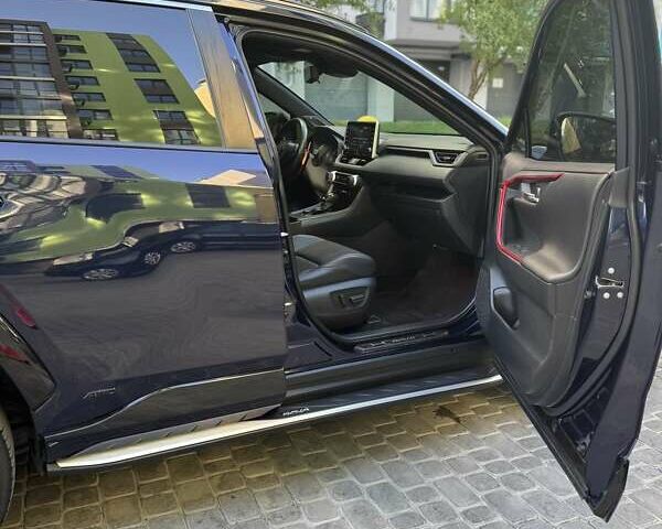 Синий Тойота RAV4 PHEV, объемом двигателя 2.49 л и пробегом 86 тыс. км за 45000 $, фото 8 на Automoto.ua