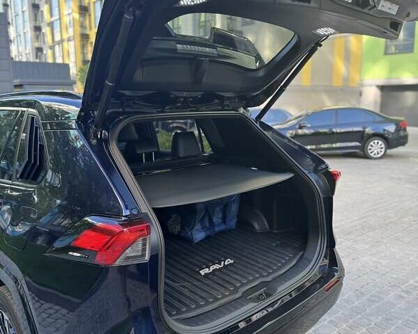 Синий Тойота RAV4 PHEV, объемом двигателя 2.49 л и пробегом 86 тыс. км за 45000 $, фото 16 на Automoto.ua