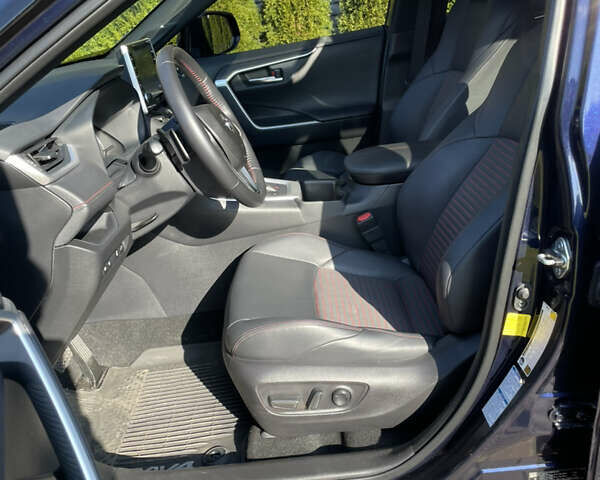 Синий Тойота RAV4 PHEV, объемом двигателя 2.5 л и пробегом 37 тыс. км за 45700 $, фото 30 на Automoto.ua