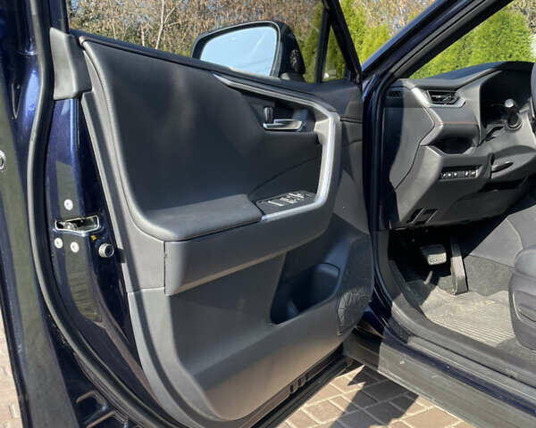 Синий Тойота RAV4 PHEV, объемом двигателя 2.5 л и пробегом 37 тыс. км за 45700 $, фото 29 на Automoto.ua