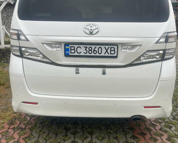 Белый Тойота Веллфаир, объемом двигателя 2.4 л и пробегом 80 тыс. км за 17200 $, фото 1 на Automoto.ua