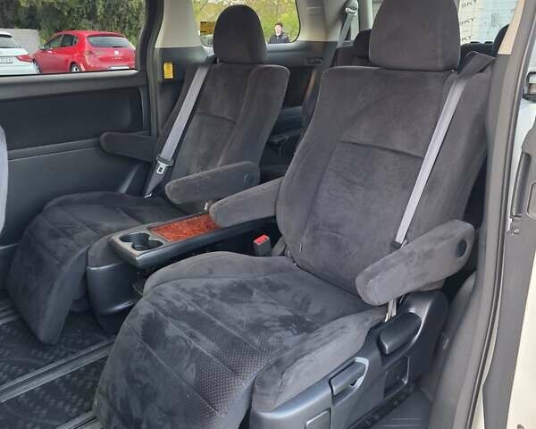 Білий Тойота Веллфаір, об'ємом двигуна 2.4 л та пробігом 110 тис. км за 15500 $, фото 36 на Automoto.ua