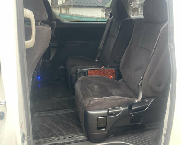 Белый Тойота Веллфаир, объемом двигателя 2.4 л и пробегом 80 тыс. км за 17200 $, фото 3 на Automoto.ua