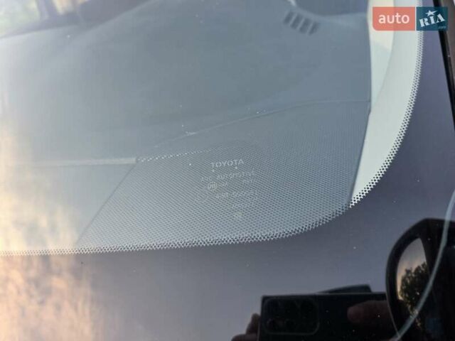 Білий Тойота Веллфаір, об'ємом двигуна 2.4 л та пробігом 110 тис. км за 15500 $, фото 16 на Automoto.ua