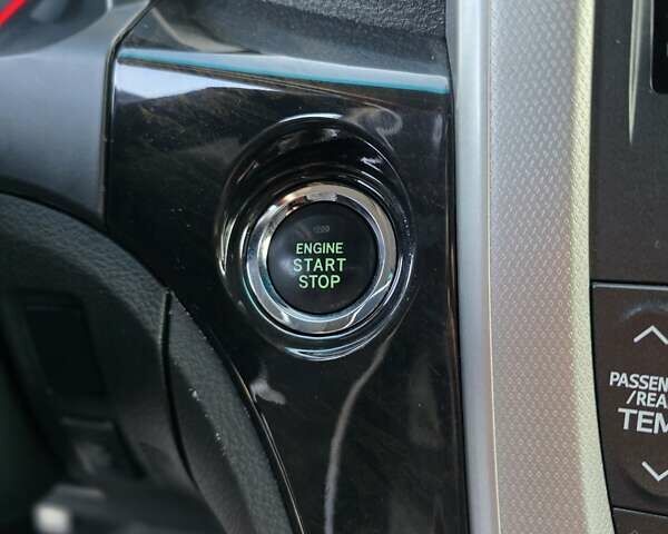 Білий Тойота Веллфаір, об'ємом двигуна 2.4 л та пробігом 110 тис. км за 15500 $, фото 24 на Automoto.ua