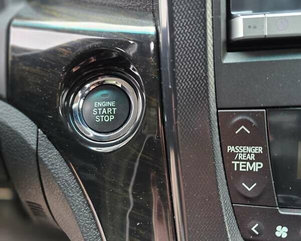 Белый Тойота Веллфаир, объемом двигателя 2.4 л и пробегом 83 тыс. км за 18500 $, фото 27 на Automoto.ua