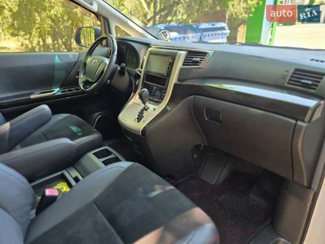 Белый Тойота Веллфаир, объемом двигателя 2.4 л и пробегом 84 тыс. км за 18500 $, фото 44 на Automoto.ua