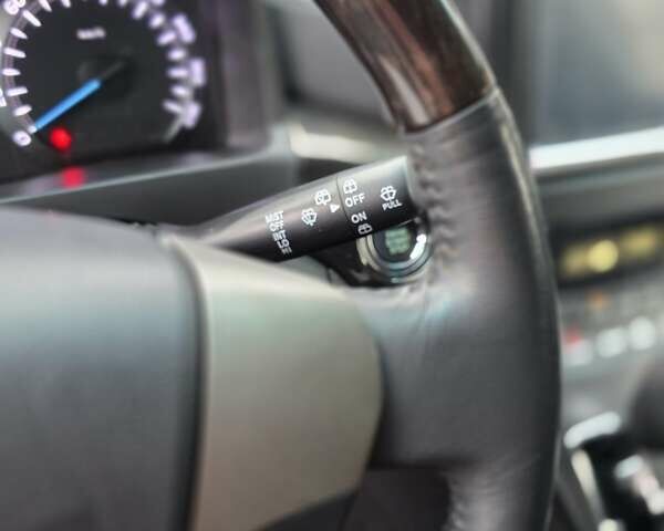 Белый Тойота Веллфаир, объемом двигателя 2.4 л и пробегом 83 тыс. км за 18500 $, фото 25 на Automoto.ua