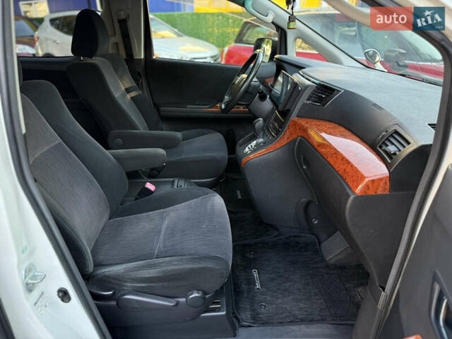 Білий Тойота Веллфаір, об'ємом двигуна 2.36 л та пробігом 84 тис. км за 16500 $, фото 37 на Automoto.ua