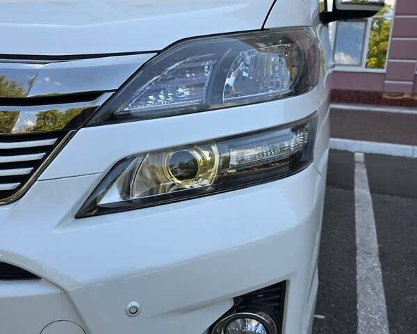 Білий Тойота Веллфаір, об'ємом двигуна 2.4 л та пробігом 97 тис. км за 18500 $, фото 11 на Automoto.ua
