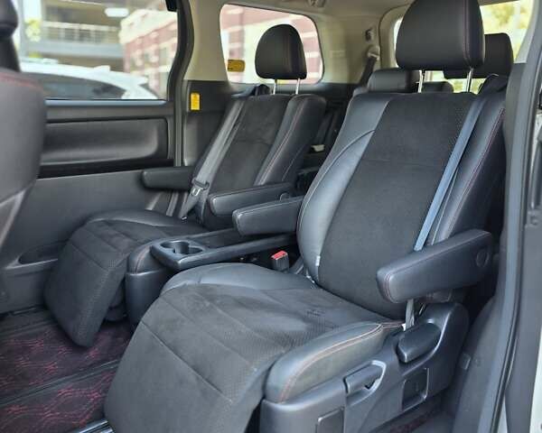 Білий Тойота Веллфаір, об'ємом двигуна 2.4 л та пробігом 97 тис. км за 18500 $, фото 31 на Automoto.ua