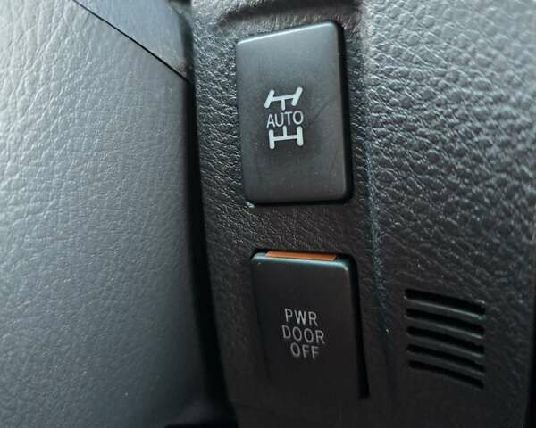 Білий Тойота Веллфаір, об'ємом двигуна 2.4 л та пробігом 97 тис. км за 18500 $, фото 23 на Automoto.ua