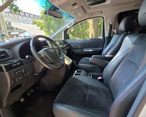 Белый Тойота Веллфаир, объемом двигателя 2.4 л и пробегом 84 тыс. км за 18500 $, фото 29 на Automoto.ua