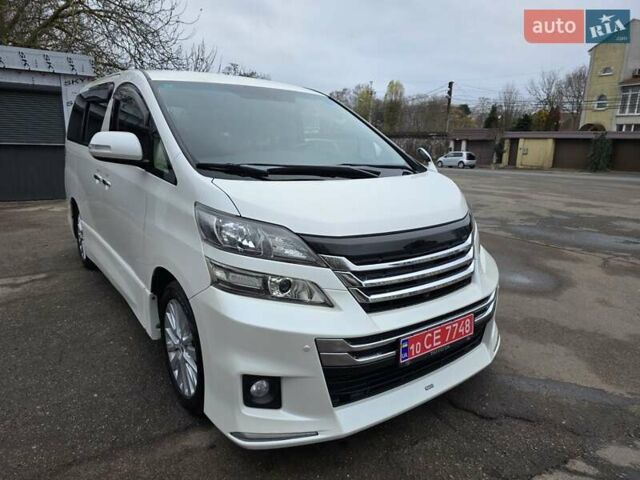 Белый Тойота Веллфаир, объемом двигателя 2.4 л и пробегом 83 тыс. км за 18500 $, фото 1 на Automoto.ua