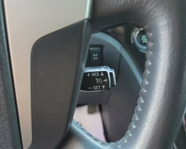 Білий Тойота Веллфаір, об'ємом двигуна 2.4 л та пробігом 97 тис. км за 18500 $, фото 17 на Automoto.ua