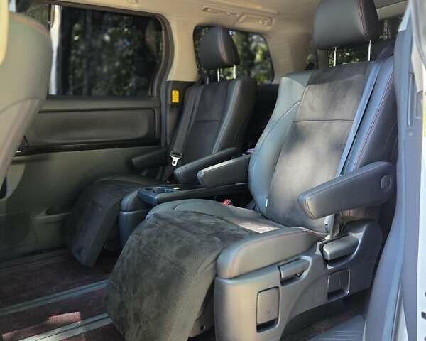 Белый Тойота Веллфаир, объемом двигателя 2.4 л и пробегом 84 тыс. км за 18500 $, фото 32 на Automoto.ua