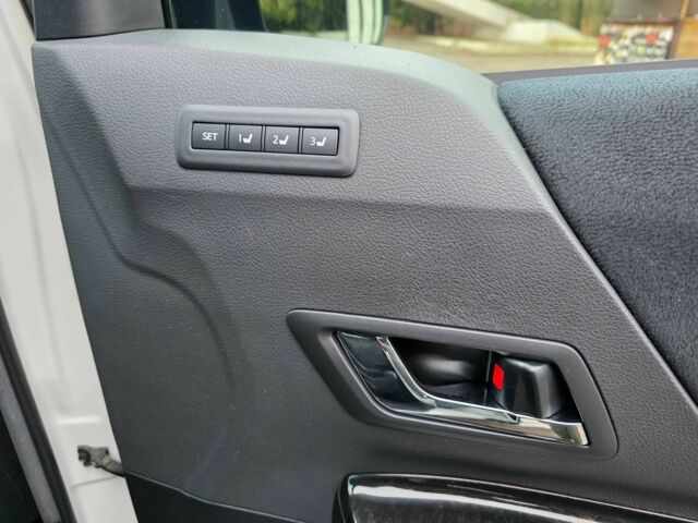 Белый Тойота Веллфаир, объемом двигателя 2.4 л и пробегом 83 тыс. км за 18500 $, фото 17 на Automoto.ua